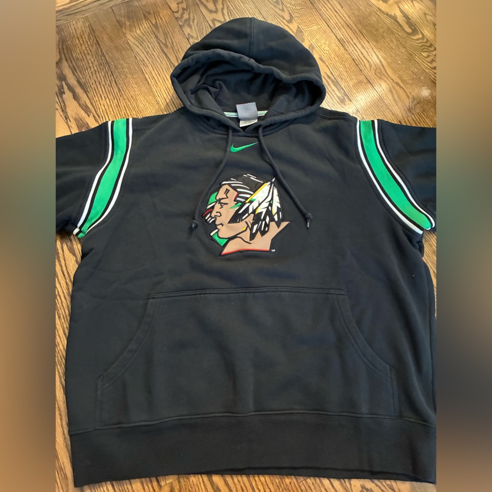 VTG NORTH DAKOTA FIGHTING SIOUX Hockey Hoodie Sweatshirt Nike Sewn Center Swoosh - Picture 5 of 8